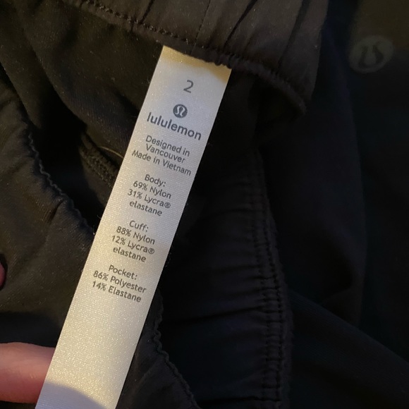 Lululemon on the fly joggers in size 2 black - Picture 5 of 5